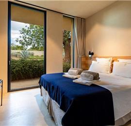 4 bedroom villa with infinity pool and sea views near Noto, Sicily, sleeps 8